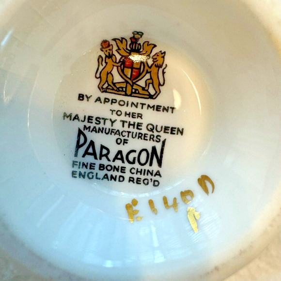 Paragon Fine Bone China Teacup & Saucer, Pink & White w Gilt Designs, Floral - Picture 9 of 12